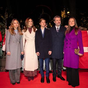 König Frederik und Mary strahlen mit ihren Kindern bei Event