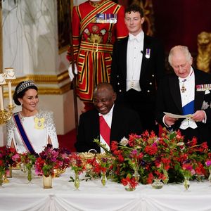 Prinzessin Kate kichert während Rede von König Charles III.