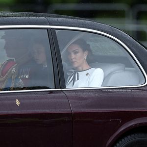 Erstes Foto: Prinzessin Kate ist auf dem Weg zur Parade!