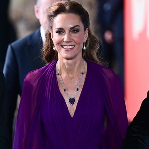 Tiefes Dekolleté: Prinzessin Kate begeistert bei Premiere