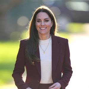 Mal kein Kleid: Prinzessin Kate bezaubert im Blazer-Look!
