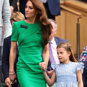 Talent von Mama geerbt: Prinzessin Charlotte spielt Klavier