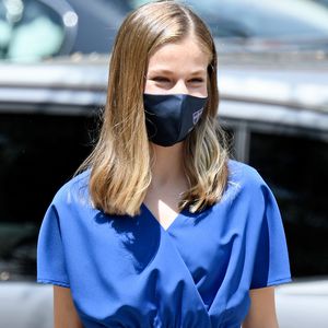 Schick in Blau: Spaniens Prinzessin Leonor bei ihrer Firmung