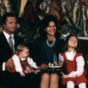 König Carl Gustaf & Silvia: 1. Besuch bei ihrem Enkelsohn