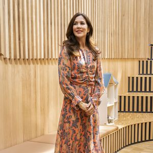 Blumiger Sommerlook: Prinzessin Mary strahlt in H&M-Kleid