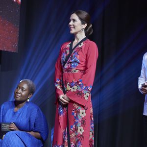 Prinzessin Mary trägt bei Award-Show diesen Kimono-Look