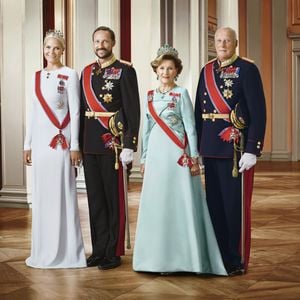 Kronprinzenpaar eilt zur kranken Königin Sonja ins Hospital
