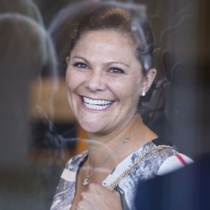 Happy in Pink: Prinzessin Victoria zeigt süßen Babybauch!