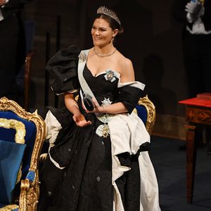 Prinzessin Victoria zeigt tiefes Dekolleté beim Nobelpreis
