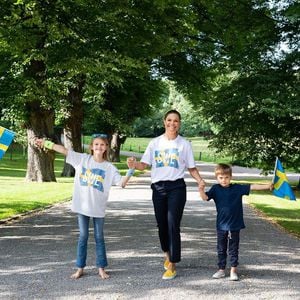 Paralympics: Prinzessin Victoria und Kids feuern Sportler an