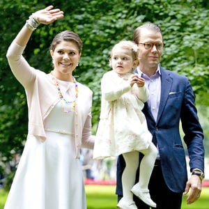 Goldig! Prinzessin Estelle strahlt im X-mas-Outfit