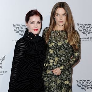 Richter stimmt Riley Keough und Priscillas Erbvergleich zu