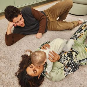 Kuschel-Pic: Priyanka Chopra mit Baby Malti und Nick vereint