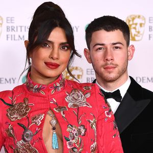 Vatertag: Priyanka schenkt Nick Jonas und Malti süße Schuhe