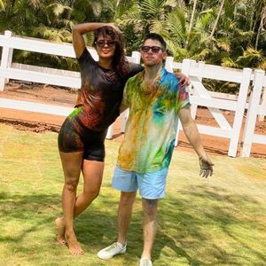 Das machen Nick Jonas und seine Frau Priyanka in Isolation