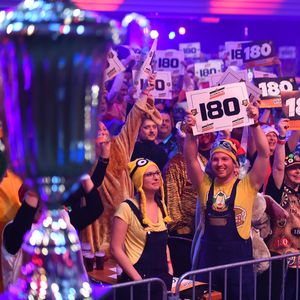 Diese Prominenten treten bei der Promi-Darts-WM 2025 an