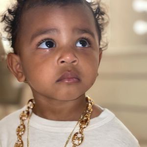 So süß gratulieren die Kardashians Psalm zum Geburtstag