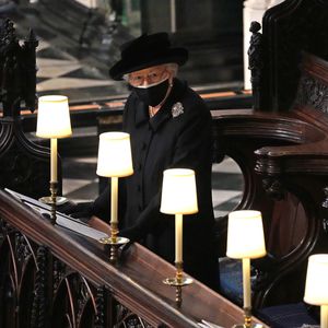 Queen saß allein: So ergreifend war Prinz Philips Beisetzung