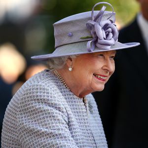 Die Queen verzichtet zukünftig auf neue Echtpelz-Kleidung!