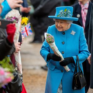 Frühlingsgefühle: So schön strahlt die Queen beim Kirchgang!