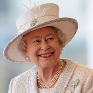Süß: Seit 73 Jahren nimmt die Queen ihren Ehering nicht ab