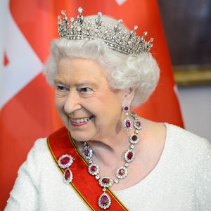 Einfaches Hausmittel: So werden Juwelen der Queen geputzt