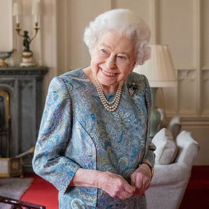 Ganz ohne Gehstock unterwegs: Der Queen geht es wohl besser