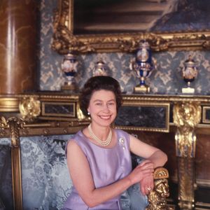 Ein Jahr tot: Der Palast teilt Porträt von strahlender Queen