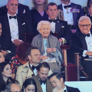 Wie süß: Die Queen strahlt bei Jubiläums-Event im Publikum!