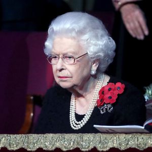 Kurz vor Lockdown: Queen besuchte Westminster Abbey alleine!