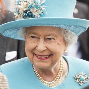 Queen Elizabeth II. feuerte ihre Dessous-Verkäuferin!