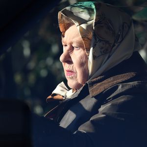 Gebannter Blick: Queen wurde nach Sussex-Rücktritt gesichtet