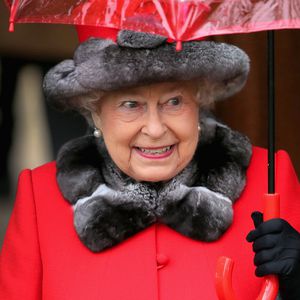 Keine Knie-OP: Der Queen sind ihre Pflichten wohl wichtiger!