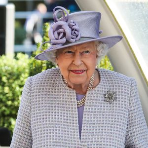 Beim Kleiderkauf: Queen Elizabeth II. steht auf Schnäppchen