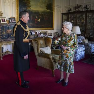 Erste Bilder: Queen Elizabeth II. ist wieder auf den Beinen!