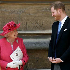 Trotz neuer Harry-Doku: Queen mit breitem Lächeln unterwegs