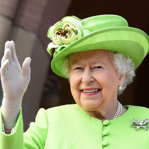Psychologe weiß: Darum trägt Queen bei wichtigen Events Grün