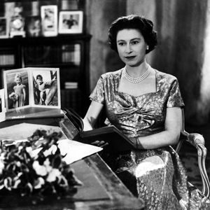 Bewegend: Royals zeigen erste Weihnachtsrede der Queen 1957