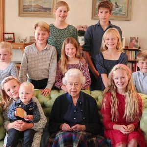 Foto mit den Enkeln: So gedenken William und Kate der Queen