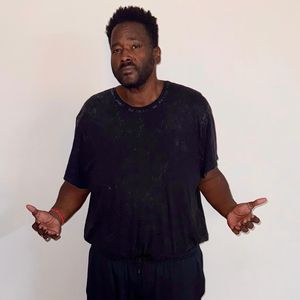 Quinton Aarons Familie unterstellt Partnerin Eheschwindel