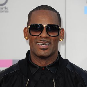Hat R. Kelly Ausweis seiner 15-jährigen Freundin gefälscht?