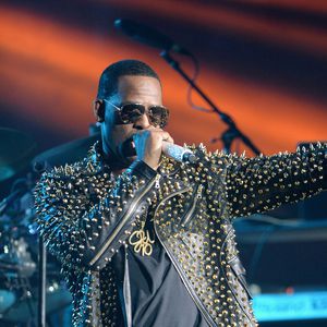Opfer behauptet: Wurde von R. Kelly schon mit 17 missbraucht