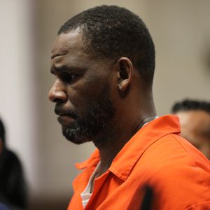 Gefälschter Ausweis: R. Kelly plädiert auf unschuldig