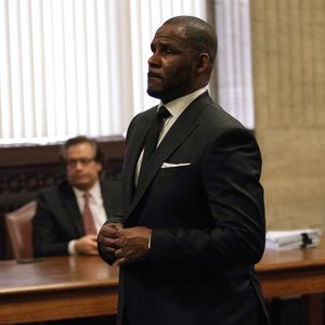 Bot R. Kelly einer Minderjährigen 200 Dollar für Nackt-Tanz?