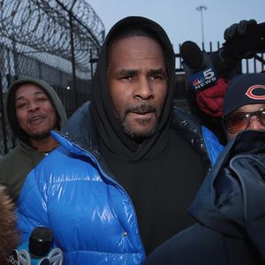 Nicht nur Knast: R. Kelly muss Opfern Schadensersatz zahlen