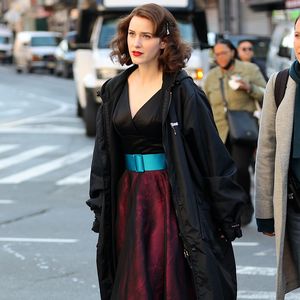 Rachel Brosnahan klaute Mäntel von "Marvelous Mrs. Maisel"