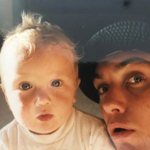 Niedlich! Rafferty Law teilt süßes Baby-Pic mit Vater Jude