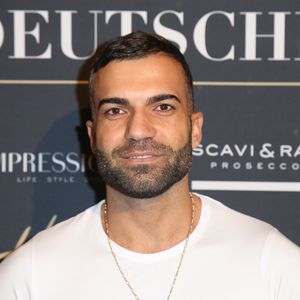 Kuss mit "Prince Charming"-Kandidat: So reagiert Rafi Rachek