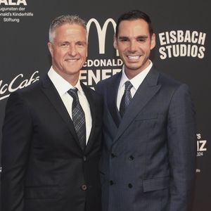 Ralf Schumacher und Étienne strahlen bei Red-Carpet-Debüt