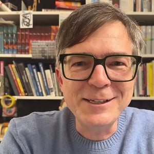 Einmal pro Jahr: Ralph Caspers übers Bettwäsche-Waschen